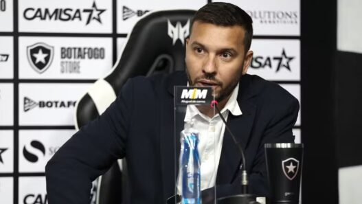 Dirigente do Botafogo atualiza situação do transferban