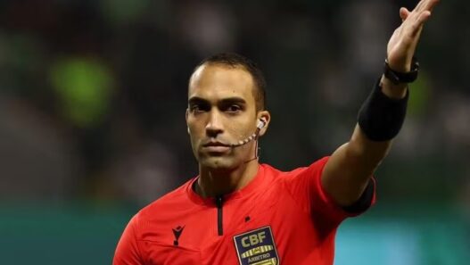 Atlético vai acionar CBF contra arbitragem em clássico