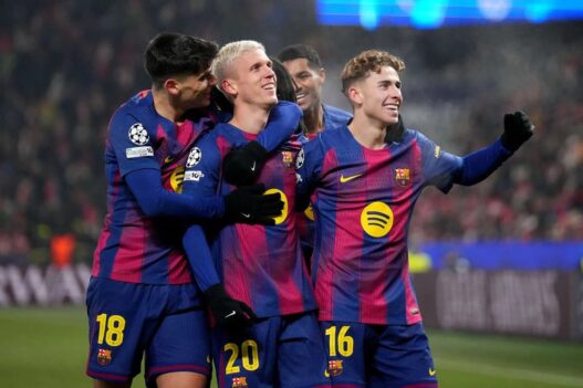 Barcelona vence e sonha com G8 na Champions