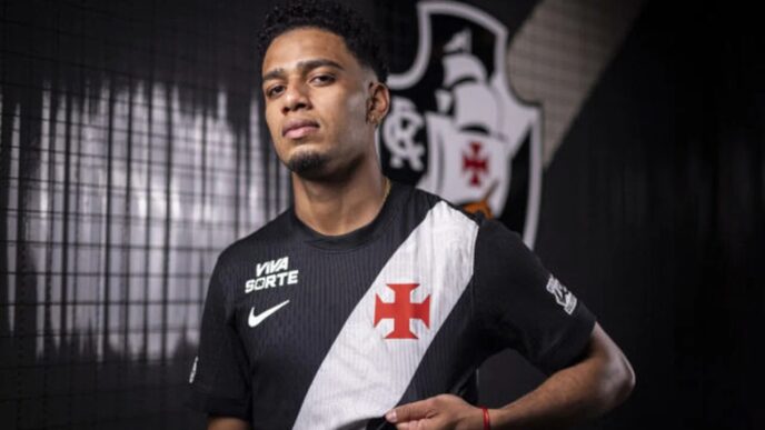 Brenner é apresentado no Vasco e destaca papel de Diniz