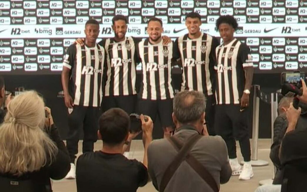 Atlético apresenta pacotão de reforços