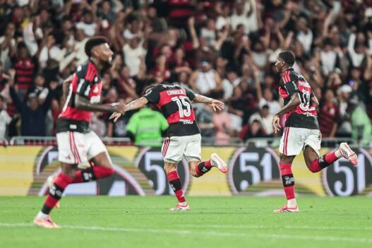 Flamengo domina o Vasco e afasta fase ruim no Cariocão