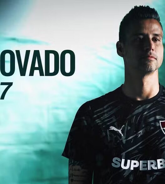 Fluminense renova com o goleiro Fábio