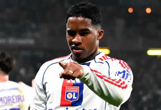 Endrick brilha no Lyon, faz hat-trick e vira destaque da imprensa europeia