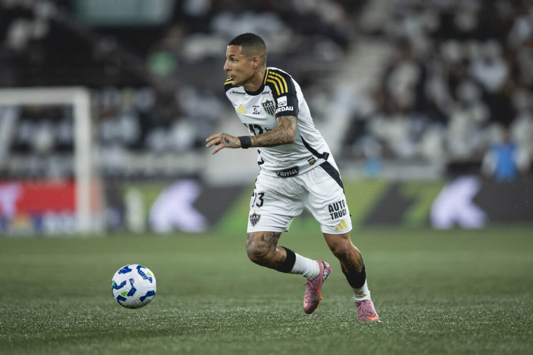 Arana chega ao RJ para fechar com o Fluminense