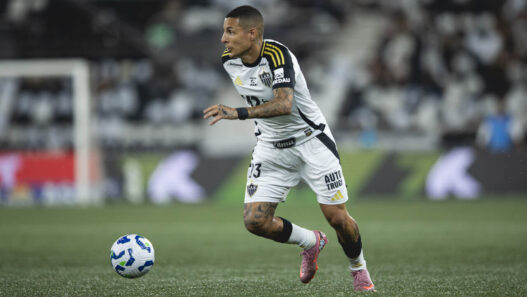 Arana chega ao RJ para fechar com o Fluminense