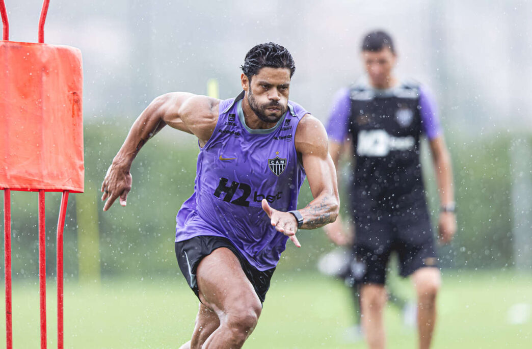 Dirigente afirma que não quer aposentar Hulk no Atlético