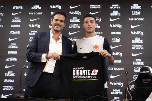 Rojas é apresentado no Vasco e exalta Diniz
