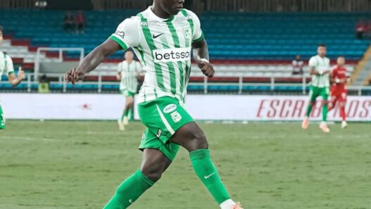 Hinestroza destaca Diniz em acerto com o Vasco