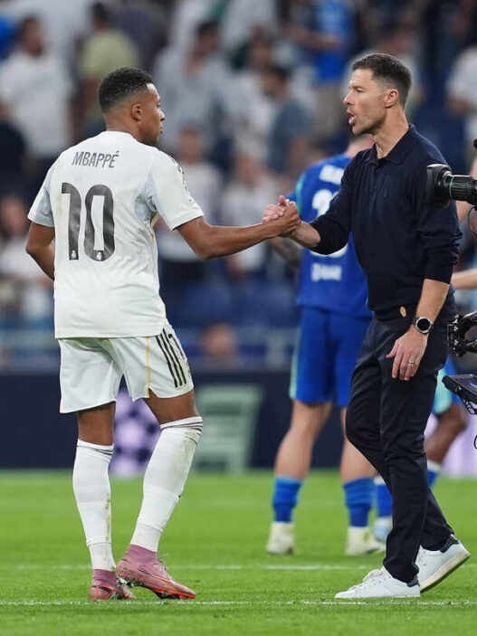 Jogadores se despedem de Xabi, demitido do Real Madrid