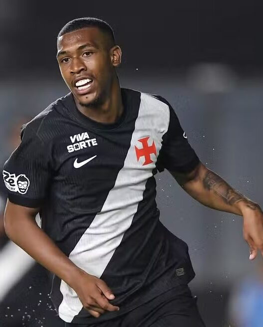 Técnico do Bournemouth mantém cautela com Rayan