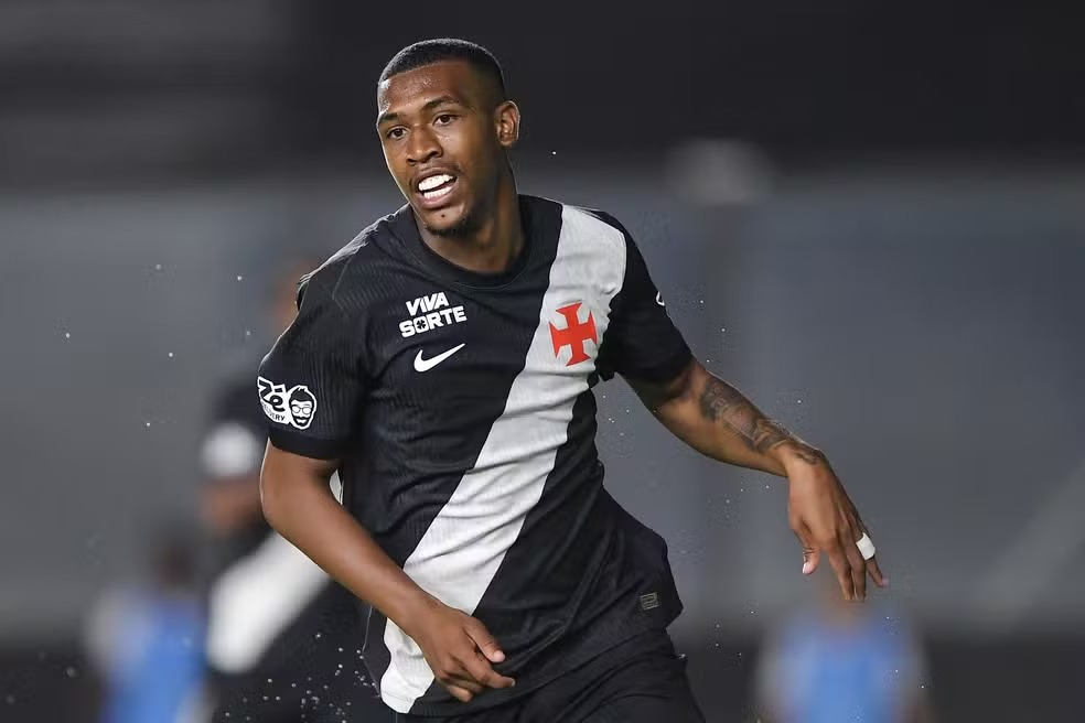 Técnico do Bournemouth mantém cautela com Rayan