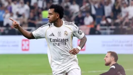 Real vence o Atlético e fará final com o Barcelona