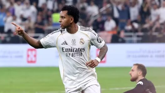 Real vence o Atlético e fará final com o Barcelona