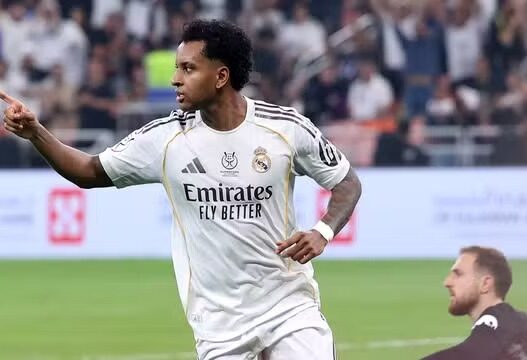 Real vence o Atlético e fará final com o Barcelona