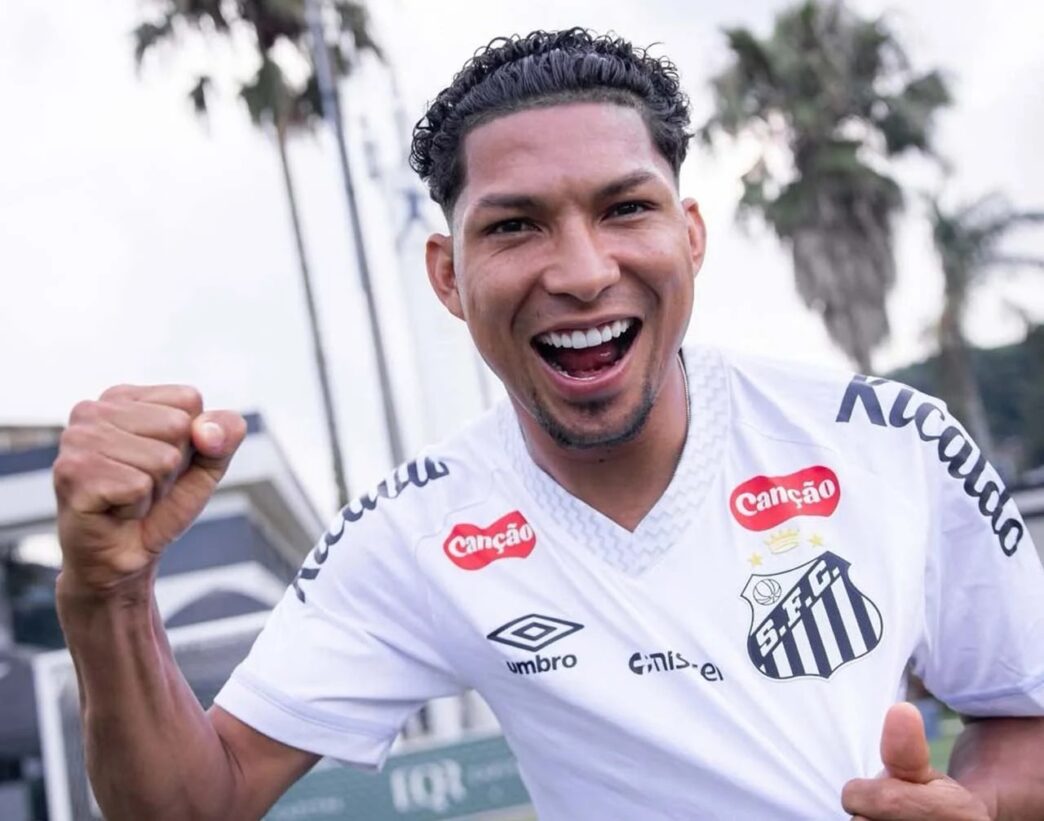 Santos anuncia contratação de Rony