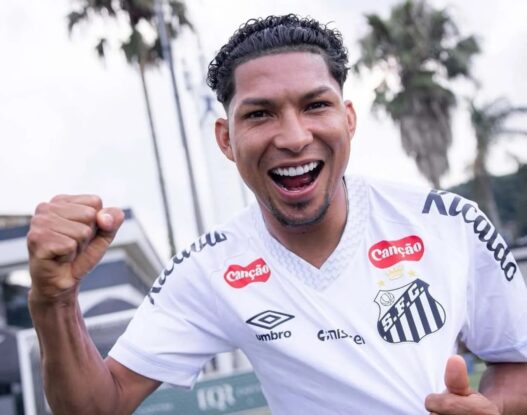 Santos anuncia contratação de Rony