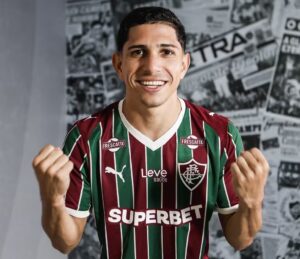 Fluminense anuncia o atacante Savarino, ex-Botafogo