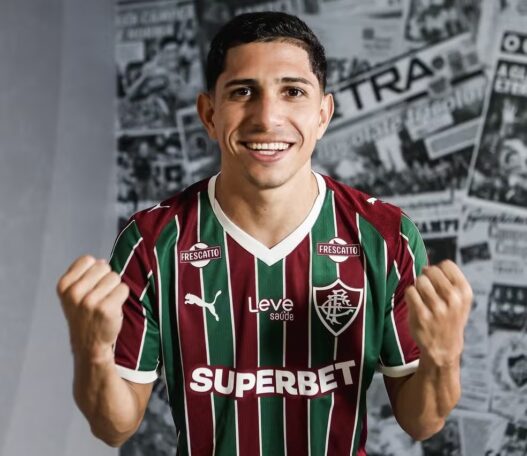 Fluminense anuncia o atacante Savarino, ex-Botafogo