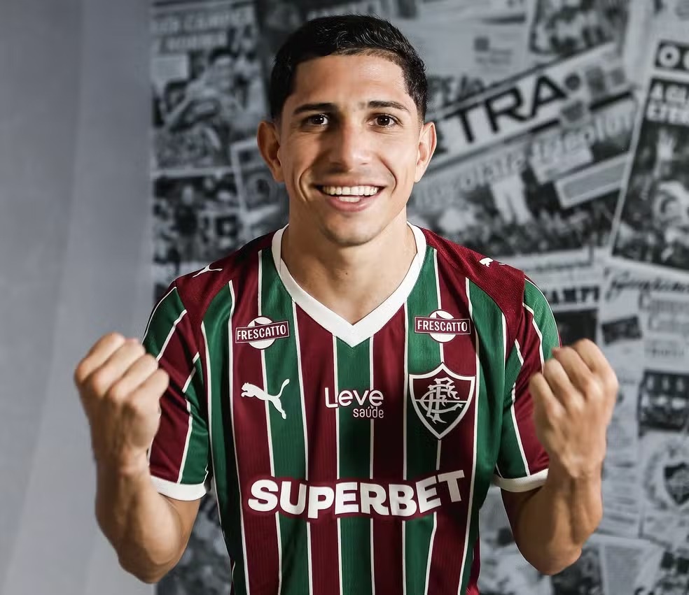 Fluminense anuncia o atacante Savarino, ex-Botafogo