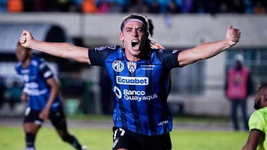 Vasco segue no mercado e busca contratação de Spinelli