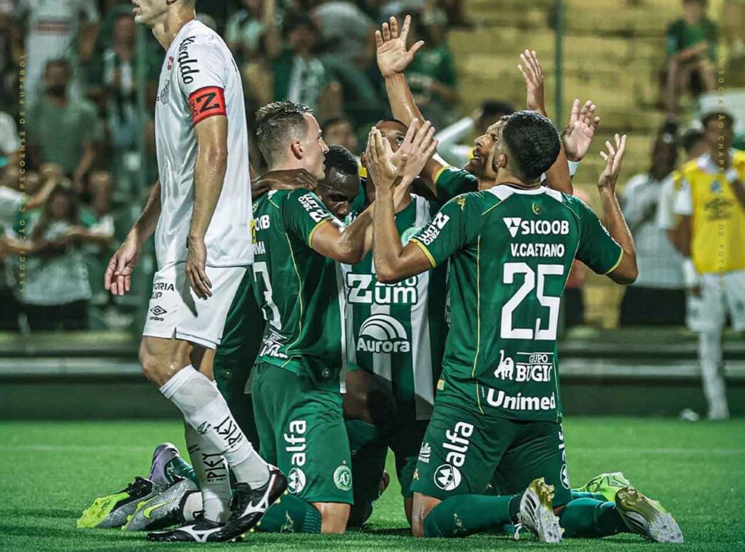 Chape goleia o Santos e Bahia supera o Corinthians; veja resumo do Brasileirão