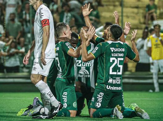 Chape goleia o Santos e Bahia supera o Corinthians; veja resumo do Brasileirão