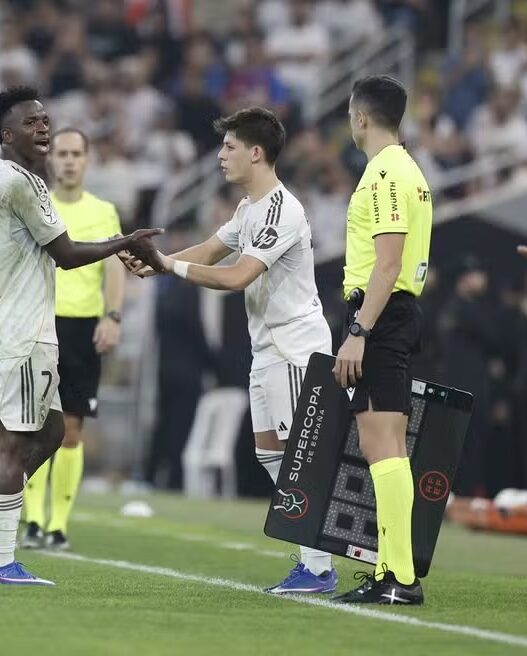 Atlético critica "modus operandi" após briga de Simeone com Vini Jr