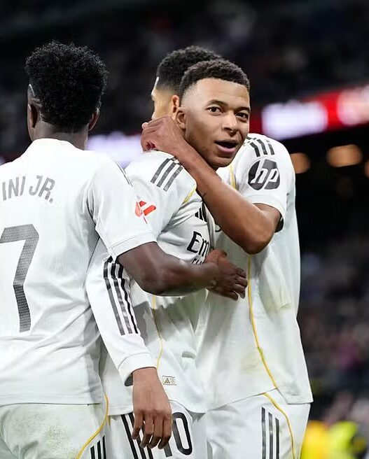 Mbappé defende Vini de vaias no Real Madrid