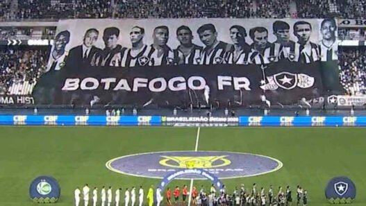 Jefferson celebra entrada em hall de ídolos no Botafogo