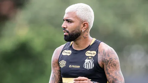 Gabigol é apresentado no Santos
