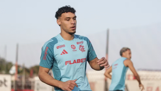 Atlético encaminha contratação de Victor Hugo