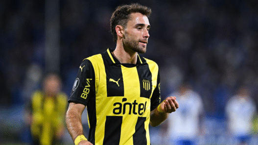 Corinthians encaminha acerto com Pedro Milans para reforçar a lateral direita