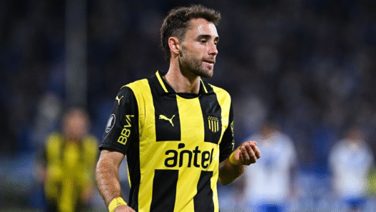 Corinthians encaminha acerto com Pedro Milans para reforçar a lateral direita