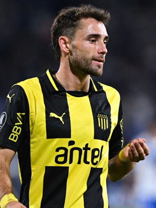 Corinthians encaminha acerto com Pedro Milans para reforçar a lateral direita