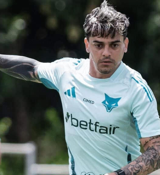 Corinthians rescinde com Fagner, que encaminha permanência no Cruzeiro