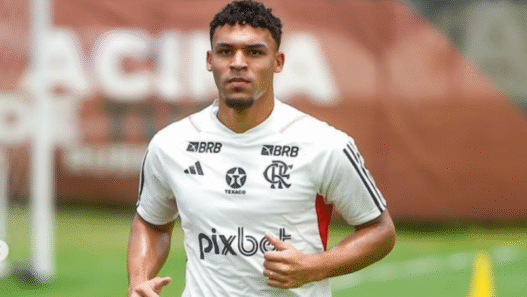 Atlético Mineiro busca contratação de Victor Hugo