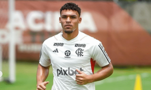 Atlético Mineiro busca contratação de Victor Hugo