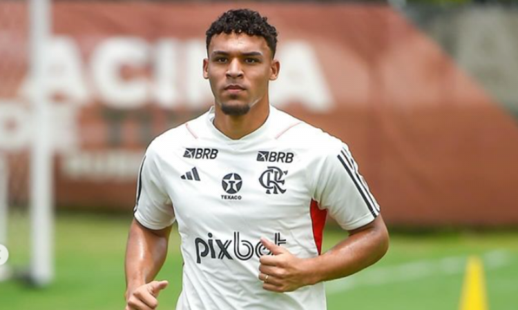 Atlético Mineiro busca contratação de Victor Hugo