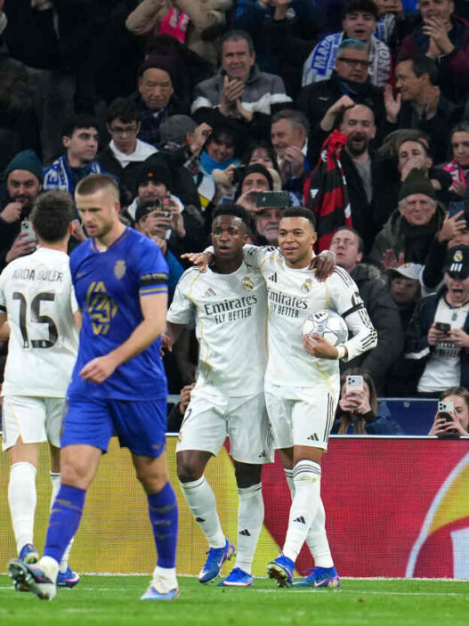 Vini e Mbappé brilham em goleada do Real