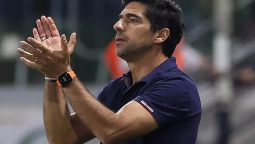 Abel se posiciona sobre racismo contra Vinicius Jr.: 'Estamos na pior fase de valores humanos'