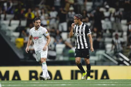 Scarpa fala de reencontro com Willian Bigode e cobra: 'Não vejo a hora de receber o que é meu'