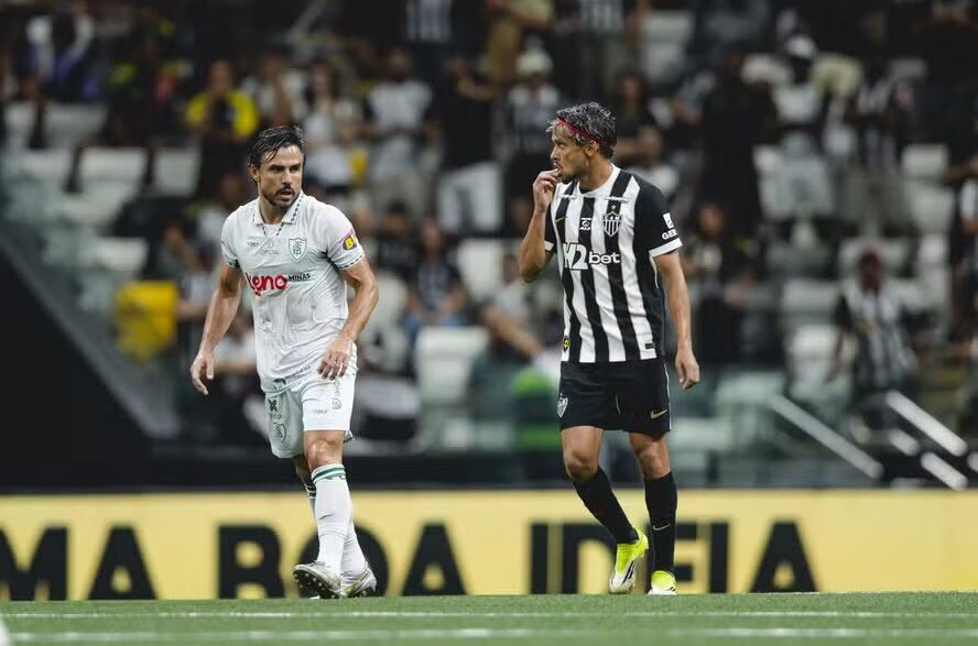 Scarpa fala de reencontro com Willian Bigode e cobra: 'Não vejo a hora de receber o que é meu'