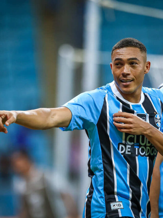 Artilheiro do Grêmio e do Brasil, Carlos Vinicius sonha com a Copa