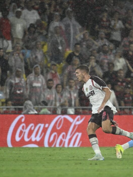 Lanús vira contra o Flamengo no Maracanã e fatura inédita Recopa