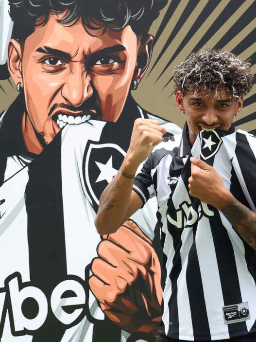 Medina é apresentado ao Botafogo e agradece empenho de Textor