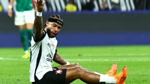 Memphis pede desculpas por pênalti perdido no clássico Corinthians e Palmeiras