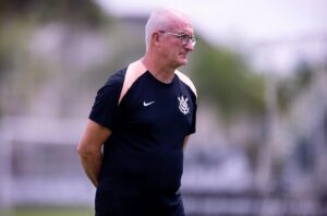 Dorival Jr reforça necessidade de contratações no Corinthians