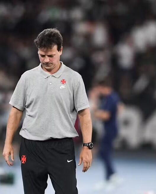 Vasco demite Fernando Diniz após derrota em clássico; veja seus números