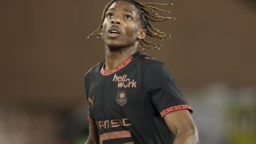 Campeão do Mundo critica Liverpool após contratação de zagueiro